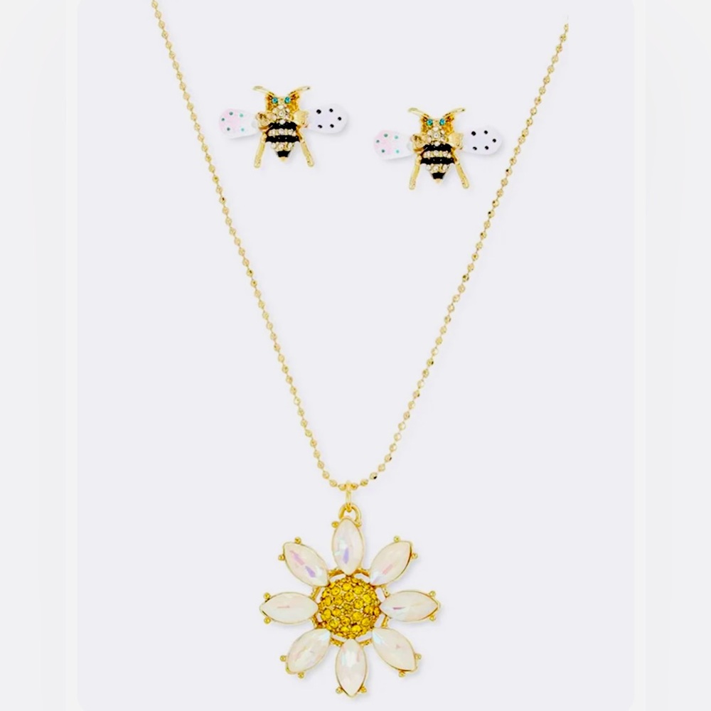 NIB Betsey Johnson Bee Earrings & Daisy Necklace